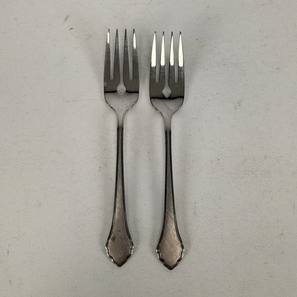 Oneida SUMMER MIST WmA Rogers AUTUMN GLOW Deluxe Stainless Fork LOT OF 2